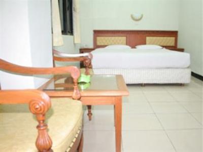 фото отеля Cihampelas Hotel 2