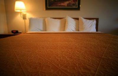 фото отеля New Victorian Suites Lincoln, NE