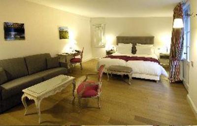 фото отеля Cour Du Corbeau Hotel
