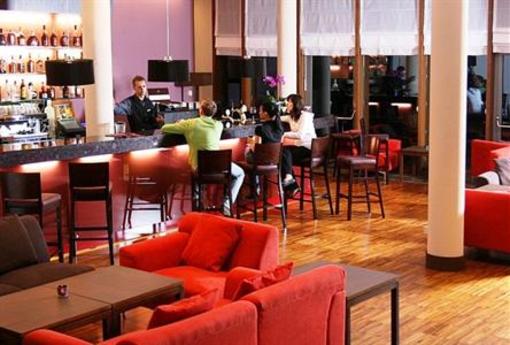 фото отеля Holiday Inn Warsaw - Jozefow