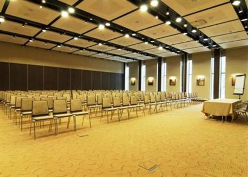 фото отеля Holiday Inn Warsaw - Jozefow