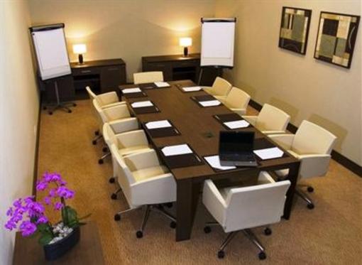фото отеля Holiday Inn Warsaw - Jozefow