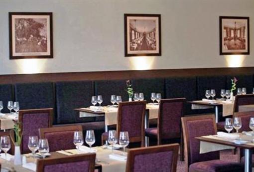 фото отеля Holiday Inn Warsaw - Jozefow