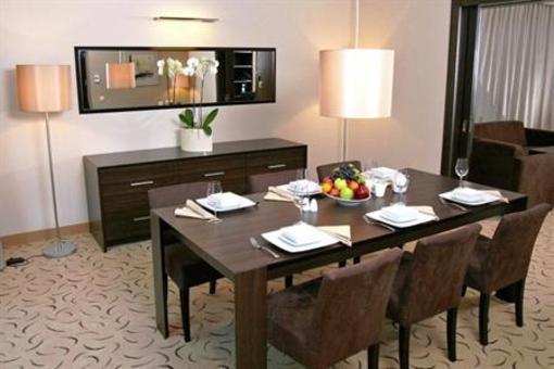 фото отеля Holiday Inn Warsaw - Jozefow