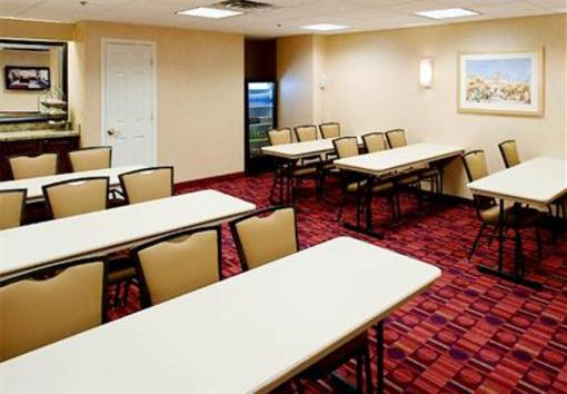 фото отеля Residence Inn Kansas City Country Club Plaza