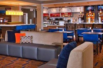 фото отеля Courtyard by Marriott Shelton