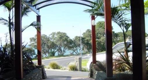 фото отеля Whangaparaoa Lodge