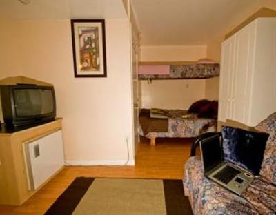 фото отеля Sun Peaks International Hostel