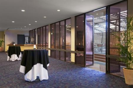 фото отеля Crowne Plaza Hotel Alice Springs