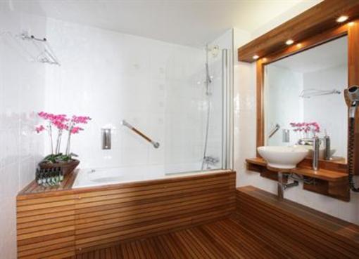фото отеля Green Hotels Sainte Genevieve