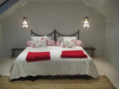 фото отеля Red Feather Inn