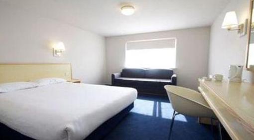 фото отеля Travelodge Towcester Silverstone