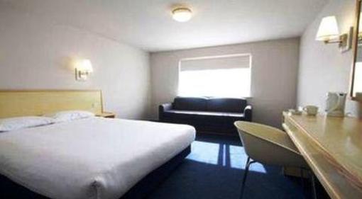 фото отеля Travelodge Towcester Silverstone