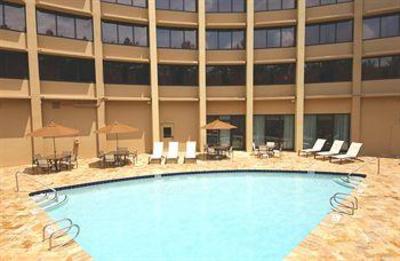фото отеля Doubletree Hotel Atlanta/North Druid Hills