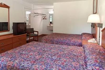 фото отеля Traveler's Inn Macon