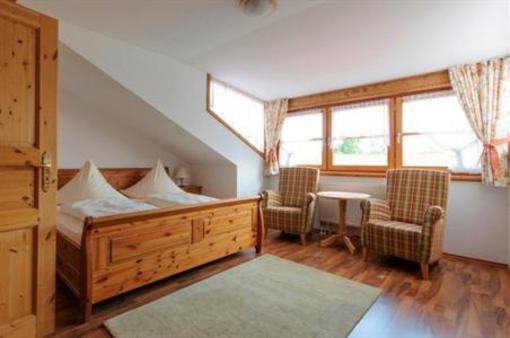 фото отеля Landgasthof Pension Weisses Rössle Dietmannsried