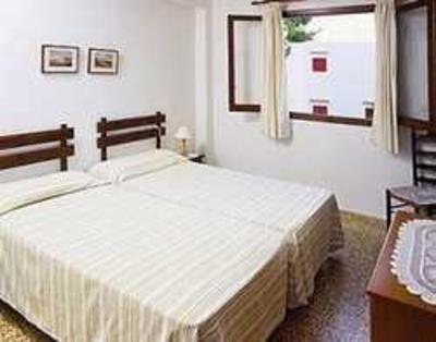 фото отеля Apartamentos Port D'es Torrent