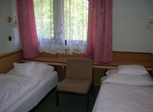фото отеля Jogar Tovabbkepzo Központ es Hotel