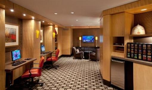 фото отеля Marriott Execustay Apartments Harbor Oaks Sacramento