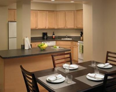 фото отеля Marriott Execustay Apartments Harbor Oaks Sacramento