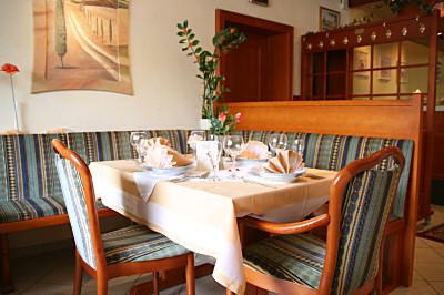 фото отеля Hotel & Restaurant Zum Rosengarten