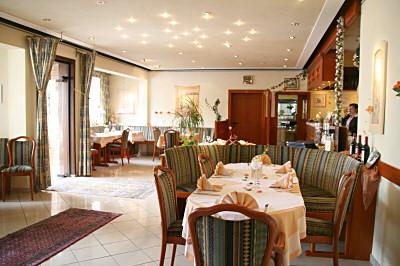 фото отеля Hotel & Restaurant Zum Rosengarten
