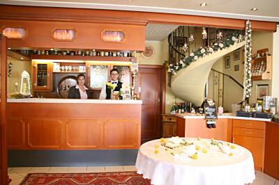 фото отеля Hotel & Restaurant Zum Rosengarten