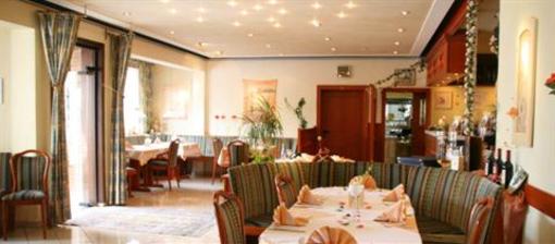 фото отеля Hotel & Restaurant Zum Rosengarten