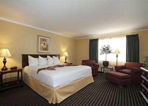 фото отеля Rodeway Inn Golden Prairie