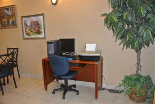 фото отеля Cartersville North Inn & Suites