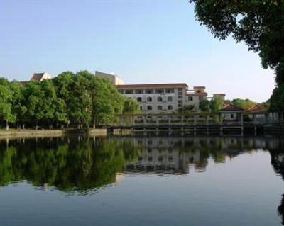 фото отеля Mount Emei Xiuhu International Holiday Hotel