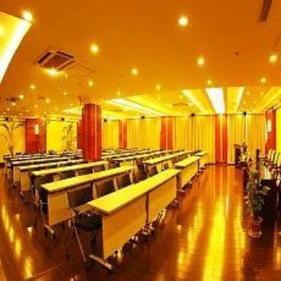 фото отеля Four Season Huating Hotel