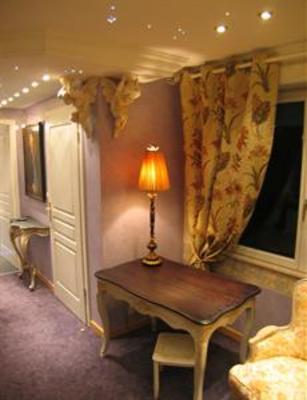 фото отеля Logis Hotel Biebler La Roseraie