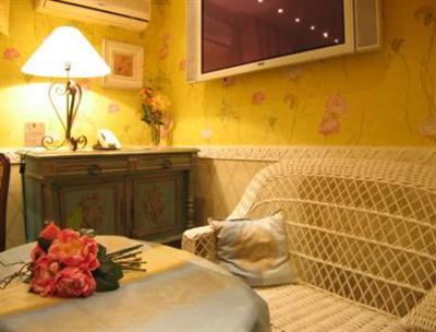 фото отеля Logis Hotel Biebler La Roseraie