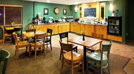 фото отеля AmericInn Lodge & Suites Anamosa