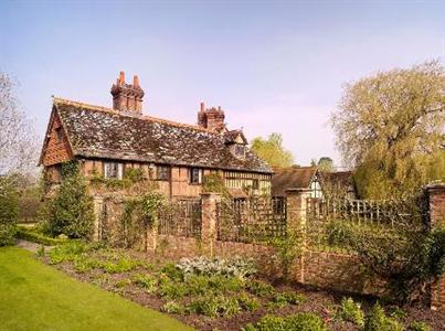 фото отеля Langshott Manor Hotel Horley