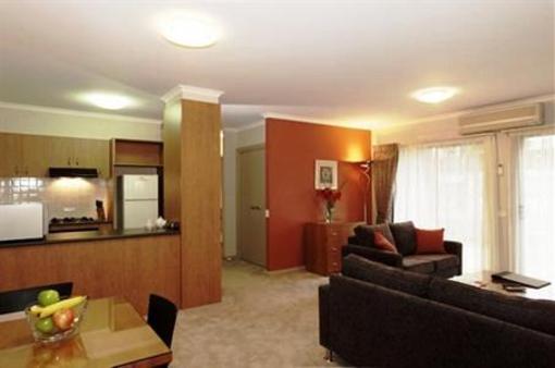 фото отеля Ringwood Royale Apartments Hotel