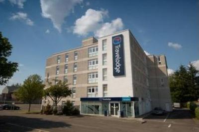 фото отеля Travelodge Dundee Strathmore Avenue