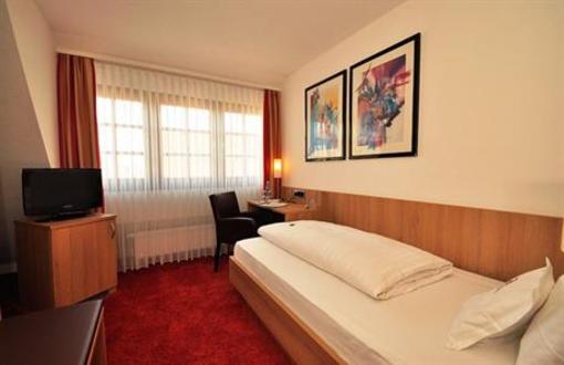 фото отеля Hotel Riesengebirge Neuhof an der Zenn