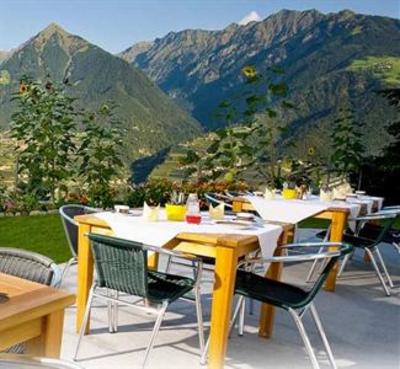 фото отеля Hotel Garni Ehrenfels Schenna