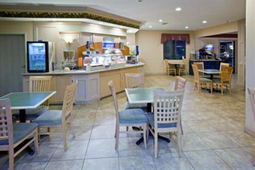 фото отеля Holiday Inn Express South Haven