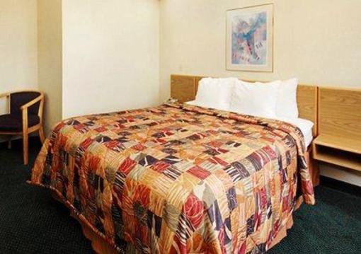 фото отеля Econo Lodge North Academy