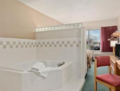 фото отеля Days Inn Madison (Wisconsin)