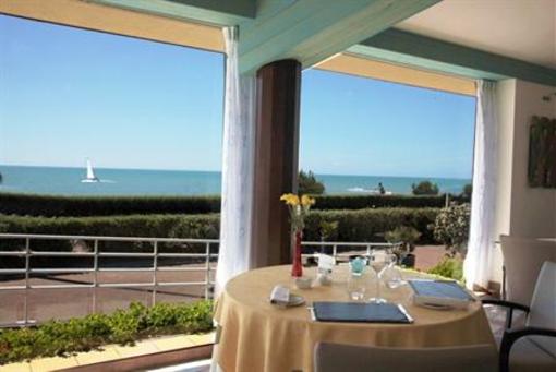 фото отеля Hotellerie Les Brisants Restaurant J M Perochon Bretignolles-sur-Mer