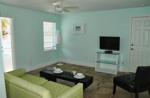 фото отеля Hollywood Beachside Boutique Suites