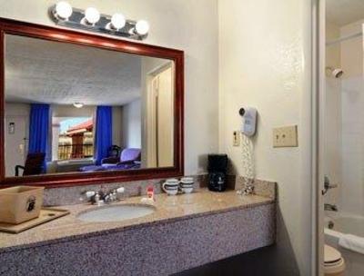 фото отеля Super 8 Atlanta Airport West