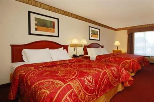 фото отеля La Quinta Inn & Suites Madison Square Mall Inn & Suites