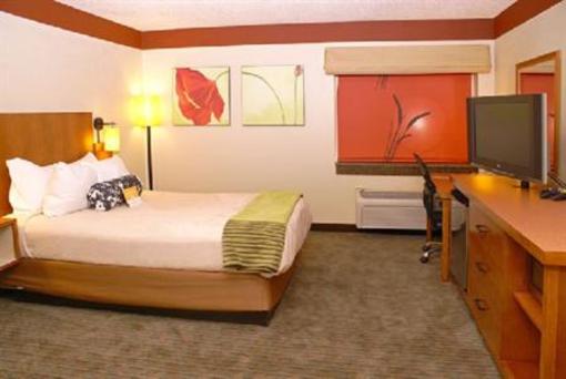 фото отеля La Quinta Inn & Suites Madison Square Mall Inn & Suites