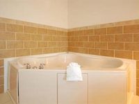 La Quinta Inn & Suites Madison Square Mall Inn & Suites