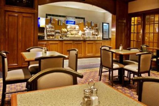фото отеля Holiday Inn Express Hotel & Suites Dallas-Addison